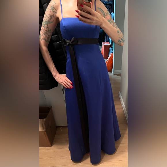 Blue floor length bridesmaid/grad dress with crinolin underneath - Picture 10 of 10